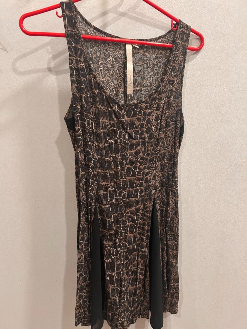 Flowy sleeveless tunic - medium length